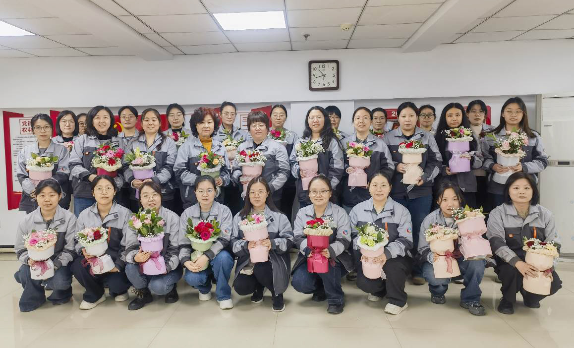 众联公司开展“情暖春日 花香洋溢”主题三八妇女节活动